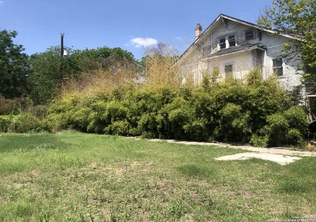 Photo 3 of Land for sale at 233 E Craig Pl, San Antonio, TX 78212 | MLS# 1606194 | Listing updated on 2026-05-03