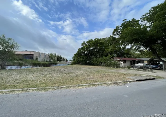 Photo 2 of Land for sale at 310 Uvalde St, San Antonio, TX 78210 | MLS# 1610456 | Listing updated on 2025-12-19