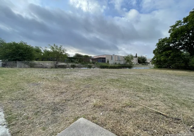 Photo 1 of Land for sale at 310 Uvalde St, San Antonio, TX 78210 | MLS# 1610456 | Listing updated on 2025-12-19