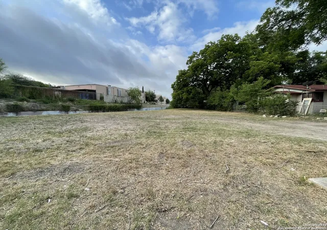 Photo 3 of Land for sale at 310 Uvalde St, San Antonio, TX 78210 | MLS# 1610456 | Listing updated on 2025-12-19