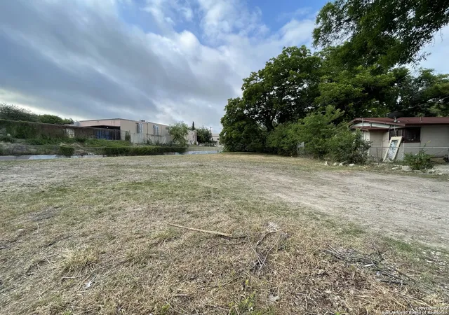 Photo 4 of Land for sale at 310 Uvalde St, San Antonio, TX 78210 | MLS# 1610456 | Listing updated on 2025-12-19