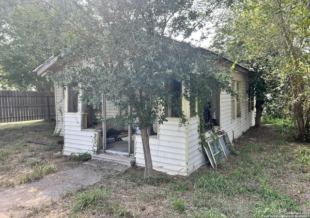 Photo 2 of Single family home for sale at 1210 King David Dr, Three Rivers, TX 78071 | MLS# 1622477 | Listing updated on 2026-08-19