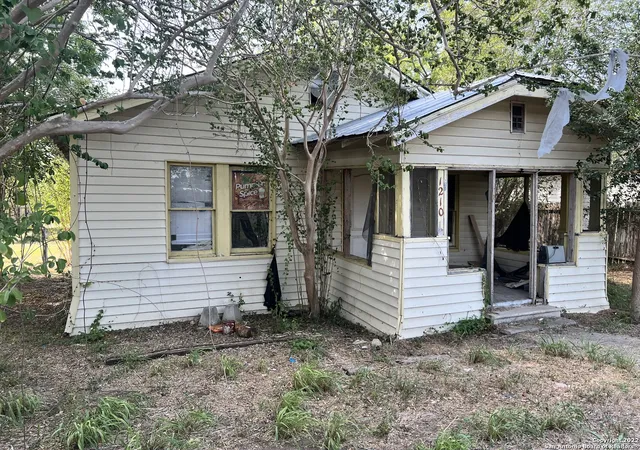 Photo 3 of Single family home for sale at 1210 King David Dr, Three Rivers, TX 78071 | MLS# 1622477 | Listing updated on 2026-08-19