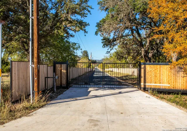 Photo 3 of House for sale at 46 Fm 1621, Comfort, TX 78013 | MLS# 1660093 | Listing updated on 2026-08-17
