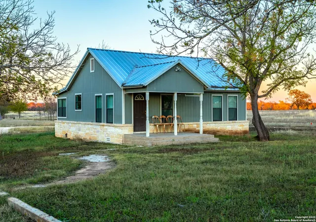 Photo 4 of House for sale at 46 Fm 1621, Comfort, TX 78013 | MLS# 1660093 | Listing updated on 2026-08-17