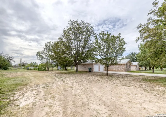 3rd image of 415 Ham Ln, Uvalde, TX 78801 | MLS# 1688321