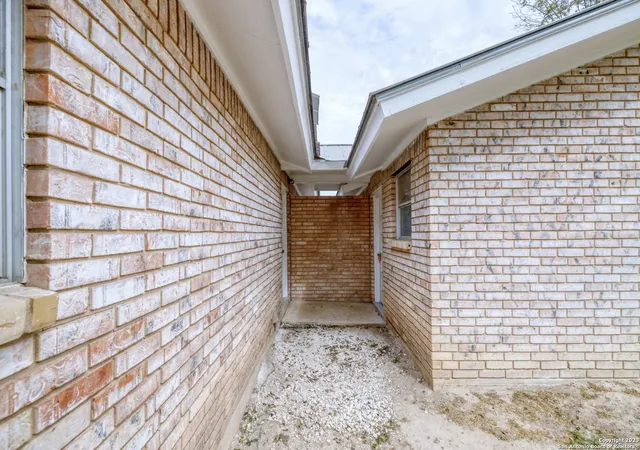 4th image of 415 Ham Ln, Uvalde, TX 78801 | MLS# 1688321