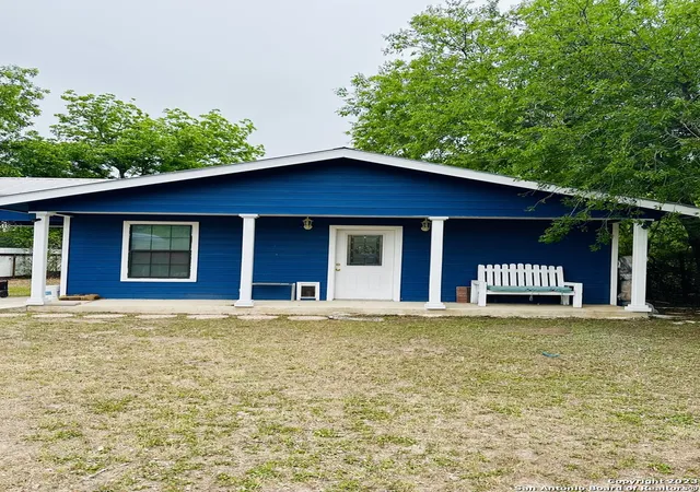 Homes for sale in La Pryor, TX | 429 W Wingate St, La Pryor, TX 78872 | MLS# 1688632
