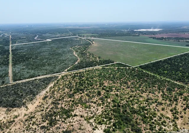 Photo 3 of House for sale at 675 Legend Hls, Uvalde, TX 78801 | MLS# 1698842 | Listing updated on 2025-08-14