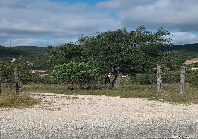 3rd image of 761 W Bear Springs Rd, Pipe Creek, TX 78063 | MLS# 1699944