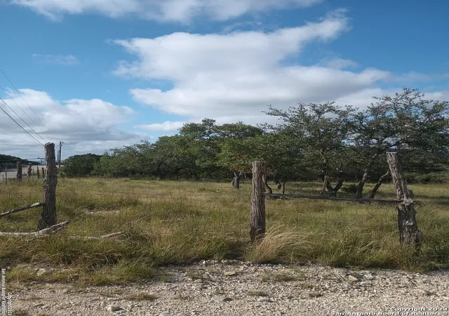 4th image of 761 W Bear Springs Rd, Pipe Creek, TX 78063 | MLS# 1699944