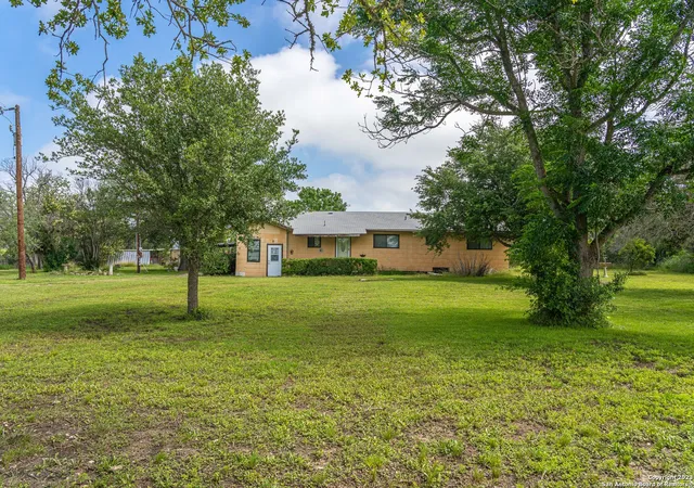 Homes for sale in Saint Hedwig, TX | 320 N Graytown Rd, Saint Hedwig, TX 78152 | MLS# 1708866