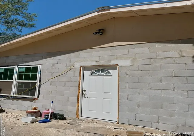 1st image of 135 Cr 784, Natalia, TX 78059 | MLS# 1709201