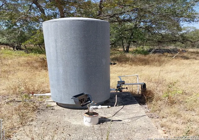 2nd image of 135 Cr 784, Natalia, TX 78059 | MLS# 1709201