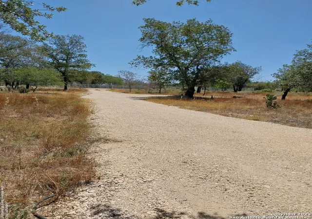 6th image of 135 Cr 784, Natalia, TX 78059 | MLS# 1709201