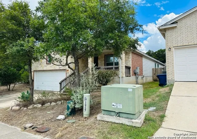 Photo 3 of Single family home for sale at 15727 Cotton Tail Ln, San Antonio, TX 78255 | MLS# 1710849 | Listing updated on 2026-02-07