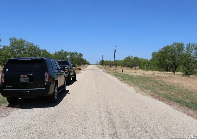 4th image of 109 County Road 2672, Devine, TX 78016 | MLS# 1711112