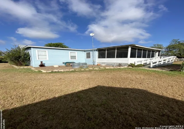 Photo 4 of House for sale at 2667 County Road 134, Floresville, TX 78114 | MLS# 1714204 | Listing updated on 2026-04-24