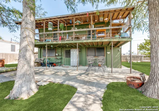 Photo 3 of Single family home for sale at 701 Lakeshore Dr, Bandera, TX 78003 | MLS# 1717487 | Listing updated on 2025-10-04