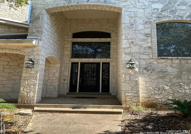 Photo 2 of Sale Pending at 8022 Fair Oaks Pkwy, Boerne, TX 78015 | MLS# 1717737 | Listing updated on 2025-09-19