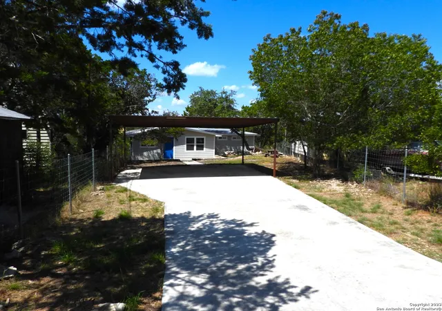 2nd image of 160 Jones Beach Dr, Pipe Creek, TX 78063 | MLS# 1720616