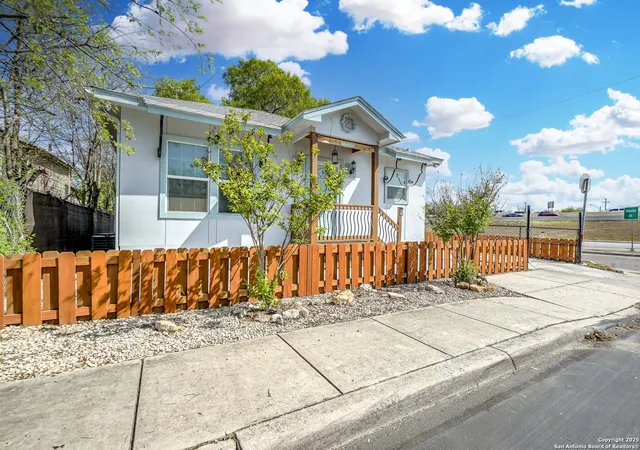 2nd image of 1503 Edison Dr, San Antonio, TX 78201 | MLS# 1724711