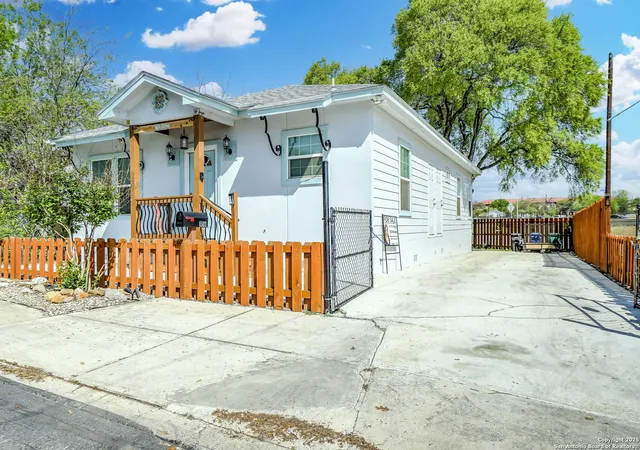 3rd image of 1503 Edison Dr, San Antonio, TX 78201 | MLS# 1724711