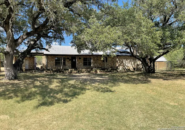 4th image of 436 Pr 7503, Moore, TX 78057 | MLS# 1729566