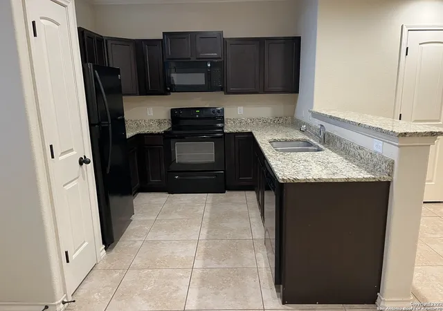 Listing Photo 5 - Condo for sale in building located at 6012 Jax Wy, San Antonio, TX 78244