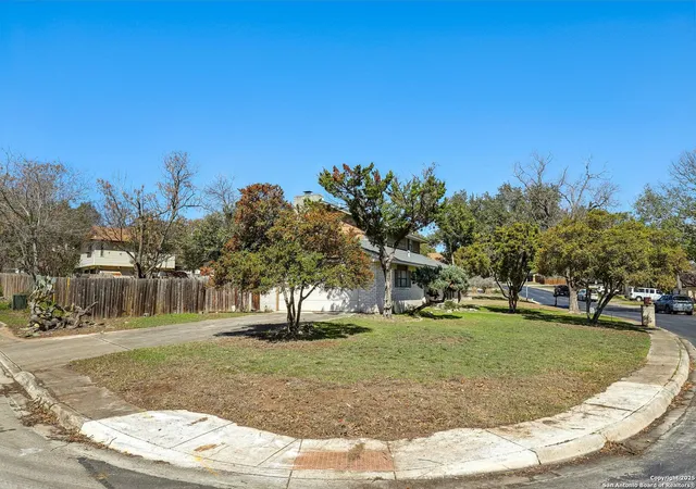 Photo 3 of Sale Pending at 1703 Autumn Woods St, San Antonio, TX 78232 | MLS# 1734122 | Listing updated on 2025-12-22