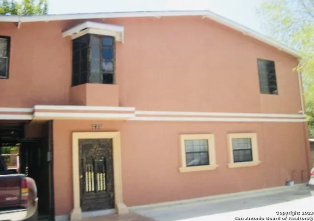 image of 809 4th St, Floresville, TX 78114 | MLS# 1734956