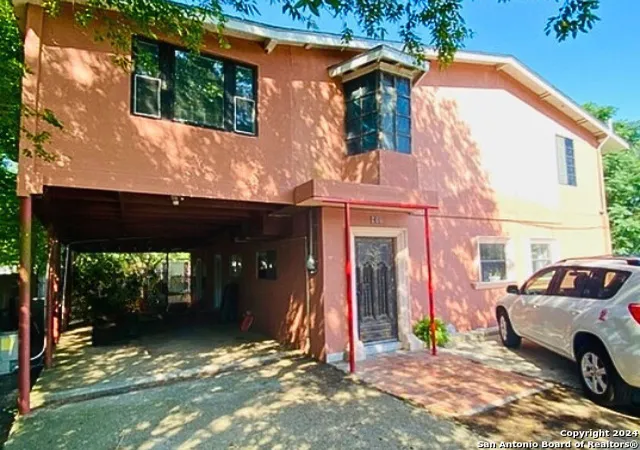 image of 809 4th St, Floresville, TX 78114 | MLS# 1734956