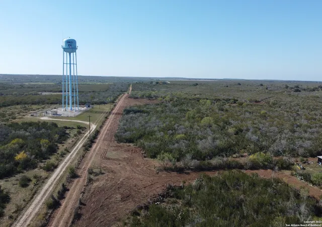 Photo 3 of House for sale at Fm 462 S S Fm 462, Hondo, TX 78861 | MLS# 1738377 | Listing updated on 2025-12-19