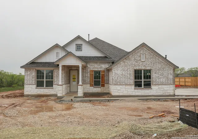Photo 2 of Sale Pending at 5213 Esates Oak Way, San Antonio, TX 78263 | MLS# 1738511 | Listing updated on 2024-04-24