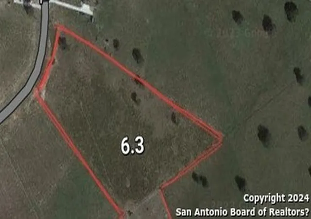 3rd image of 233 Triple Bend Dr, La Vernia, TX 78121 | MLS# 1745032