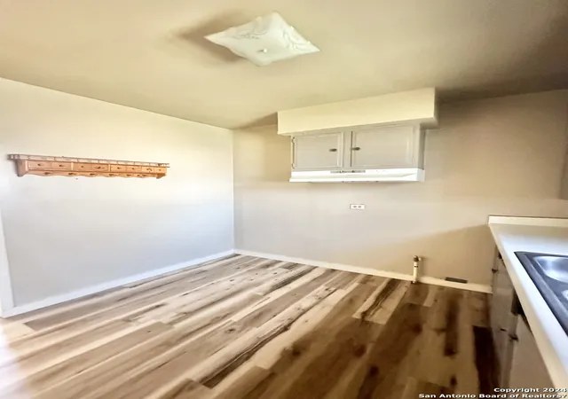 Photo 3 of Single family home for sale at 915 Standish St, Floresville, TX 78114 | MLS# 1747971 | Listing updated on 2026-02-20