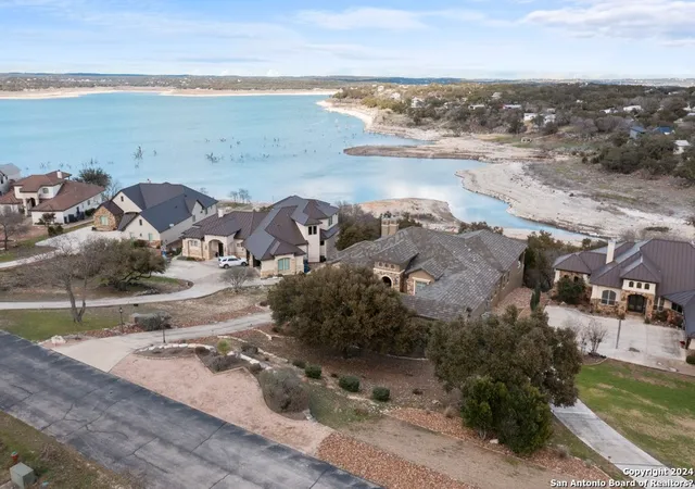 Photo 2 of Single family home for sale at 538 Oak Shores Dr, Canyon Lake, TX 78133 | MLS# 1750244 | Listing updated on 2025-05-08