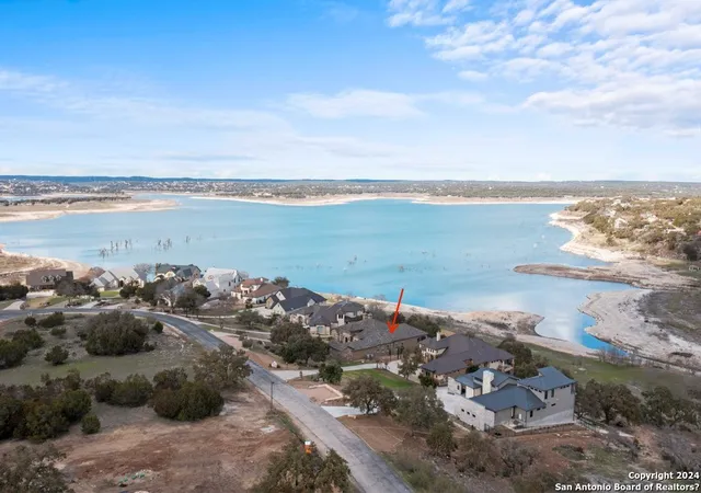Photo 3 of Single family home for sale at 538 Oak Shores Dr, Canyon Lake, TX 78133 | MLS# 1750244 | Listing updated on 2025-05-08