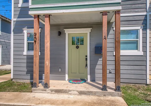 2nd image of 907 Dawson St, San Antonio, TX 78202 | MLS# 1751546