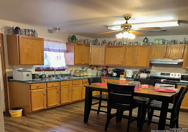 2nd image of 221 Oak Hollow Dr, La Vernia, TX 78121 | MLS# 1753416