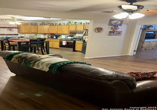 Photo 3 of Manufactured home for sale at 221 Oak Hollow Dr, La Vernia, TX 78121 | MLS# 1753416 | Listing updated on 2025-02-12