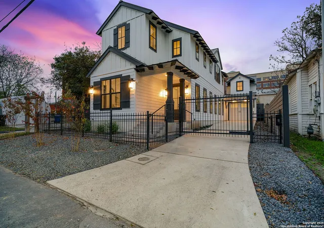 Photo 3 of Single family home for sale at 707 E Huisache Ave, San Antonio, TX 78212 | MLS# 1754837 | Listing updated on 2025-12-29