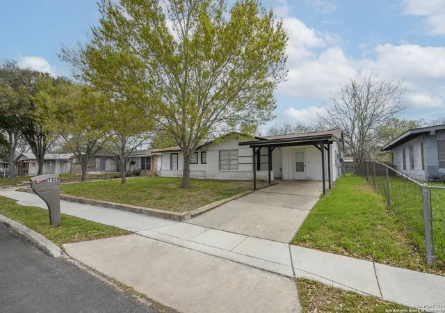 Photo 3 of Single family home for sale at 7430 Stagecoach Ln, San Antonio, TX 78227 | MLS# 1756849 | Listing updated on 2025-04-15