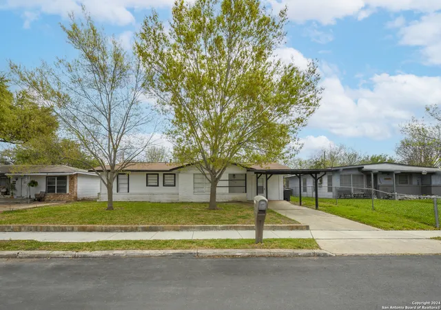 Photo 3 of Single family home for sale at 7430 Stagecoach Ln, San Antonio, TX 78227 | MLS# 1756849 | Listing updated on 2025-04-15
