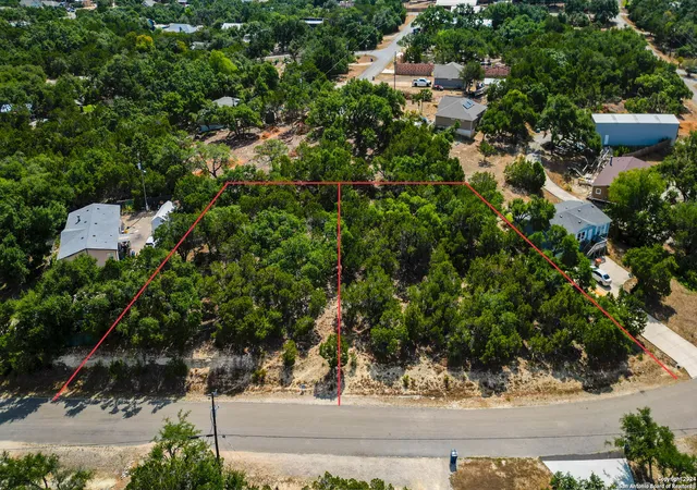 Photo 1 of Sale Pending at 565 Buck Run, Canyon Lake, TX 78133 | MLS# 1762022 | Listing updated on 2026-04-08