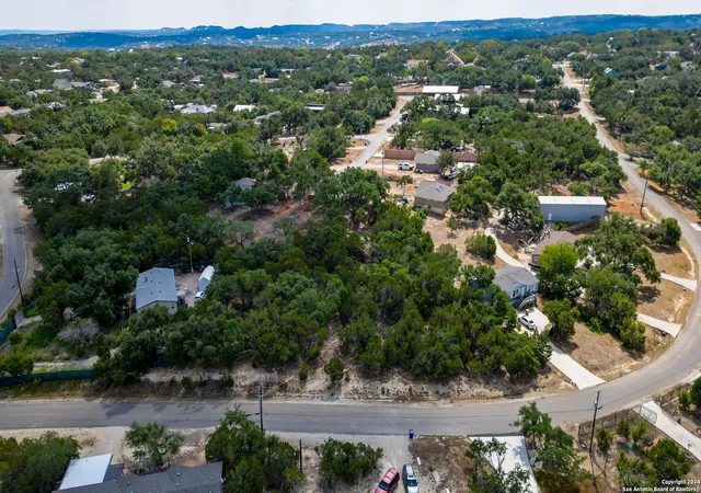 Photo 3 of Sale Pending at 565 Buck Run, Canyon Lake, TX 78133 | MLS# 1762022 | Listing updated on 2026-04-08