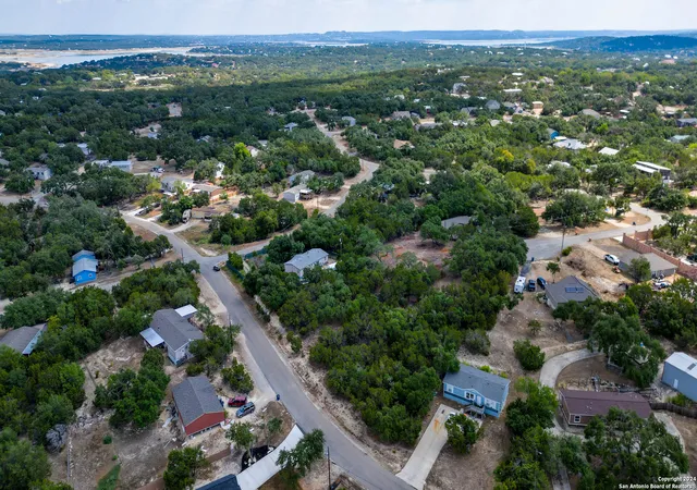 Photo 4 of Sale Pending at 565 Buck Run, Canyon Lake, TX 78133 | MLS# 1762022 | Listing updated on 2026-04-08