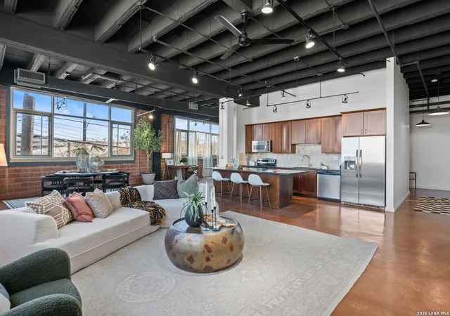 Photo 4 of Sale Pending at 1331 S Flores St #211, San Antonio, TX 78204 | MLS# 1762544 | Listing updated on 2026-03-25
