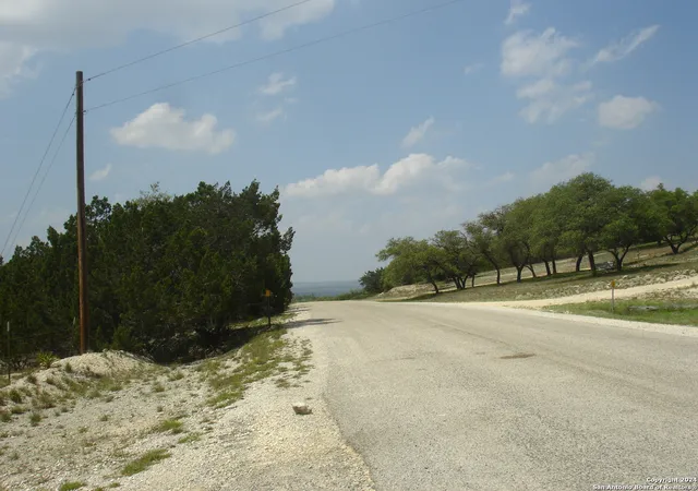 Photo 4 of Single family home for sale at 335 Polly Peak, Bandera, TX 78003 | MLS# 1765426 | Listing updated on 2024-11-19
