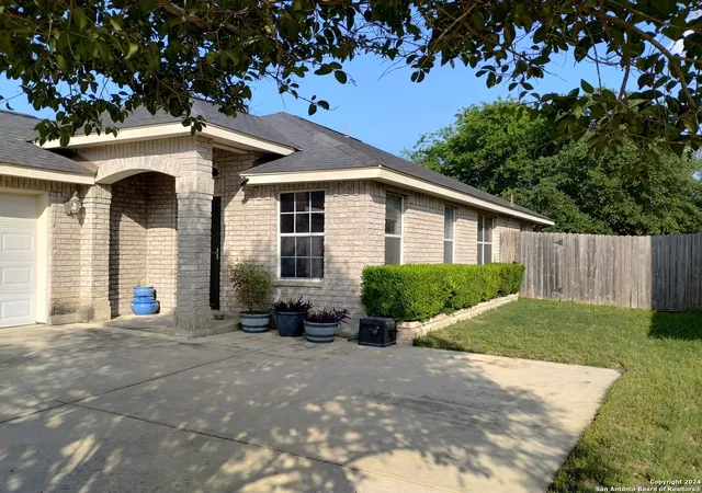 Photo 2 of Single family home for sale at 10418 Alsfeld Ranch, Helotes, TX 78023 | MLS# 1765548 | Listing updated on 2025-11-22